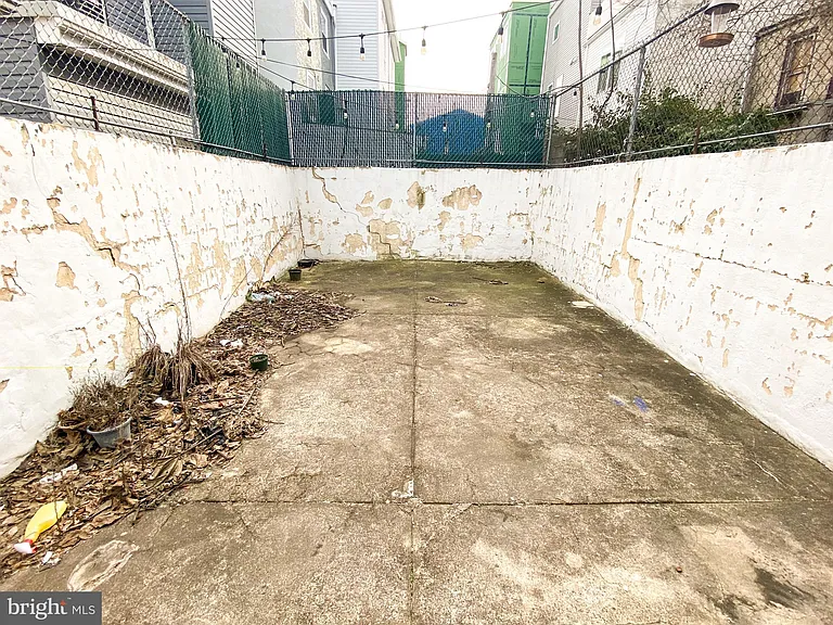 174 W Master St — Photo 12