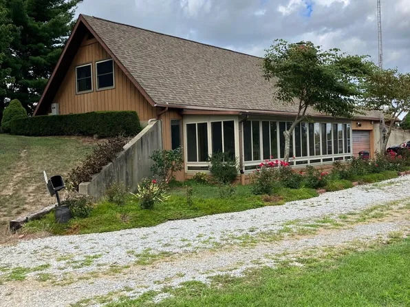 2027 S Grubb Rd, Lima, OH 45806