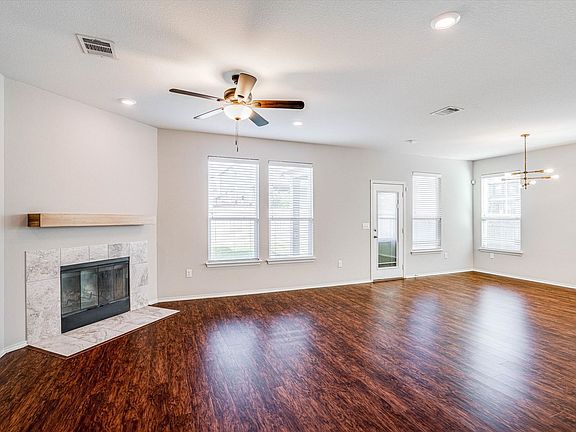 4th image of 802 Thrasher Glade Dr