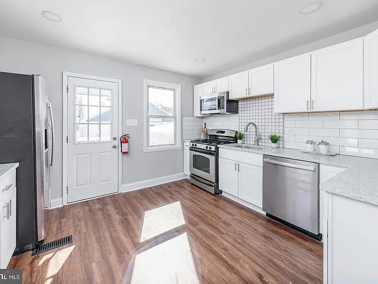 534 Blanchard Ave — Photo 3