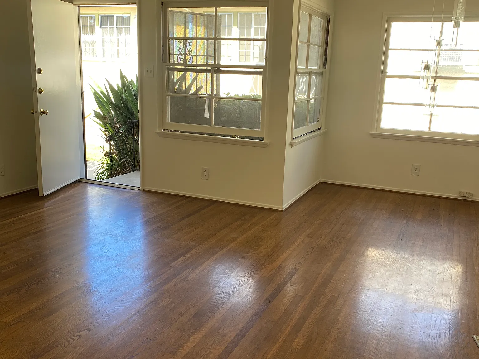 2 bed, 1000 sqft, $2,300 — Photo 4