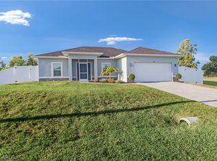 2204 NE 26th St, Cape Coral, FL 33909