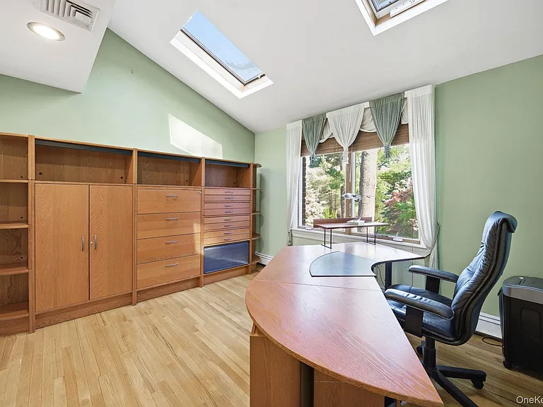 1 Bridle Path Dr — Photo 28