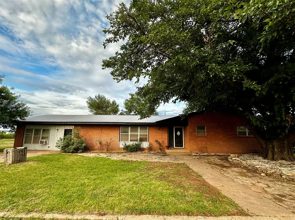 141 Dickson Rd, Seymour, TX 76380