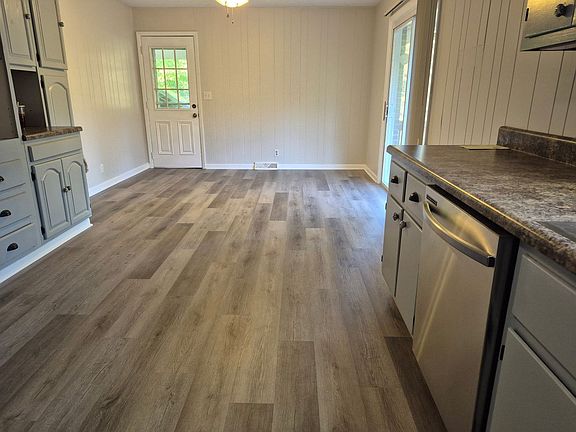 5th image of 124 Hobbs St