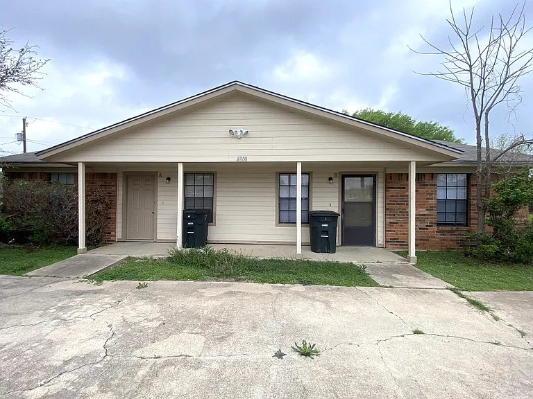 4800 Rainbow Cir #B — Photo 1