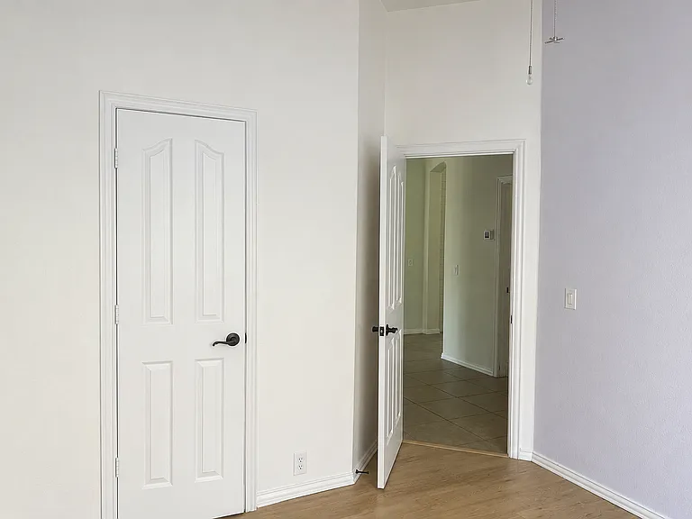 616 Brooks St — Photo 11