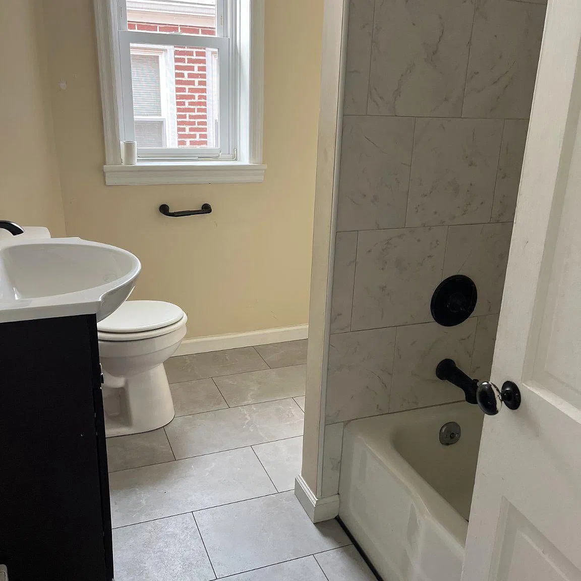 2 bed, 1.0 bath, 775 sqft, $1,300 — Photo 2