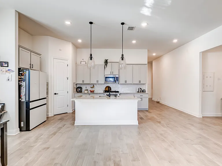 2824 Stone Branch Dr — Photo 3