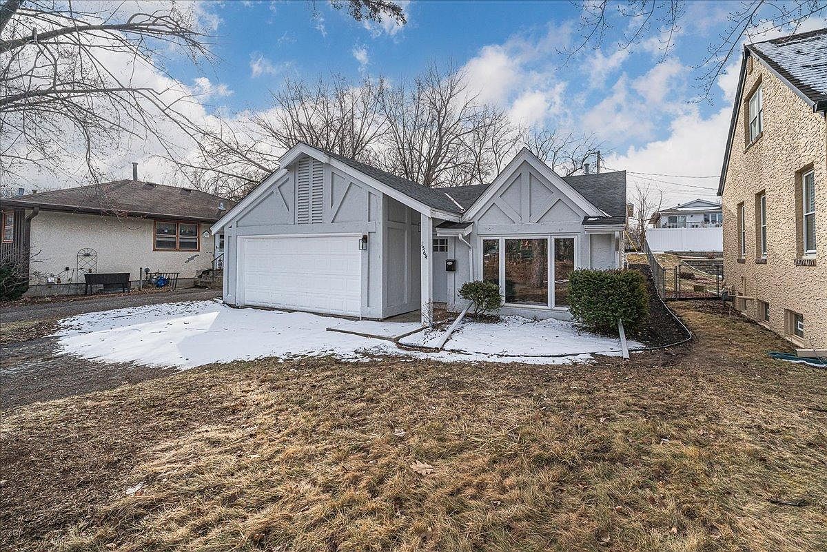 1564 Case Ave, Saint Paul, MN 55106 | Zillow
