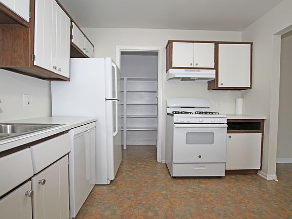 4th image of 322 Woodbury Ct APT B2
