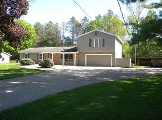 1696 E Robert St, Midland, MI 48640
