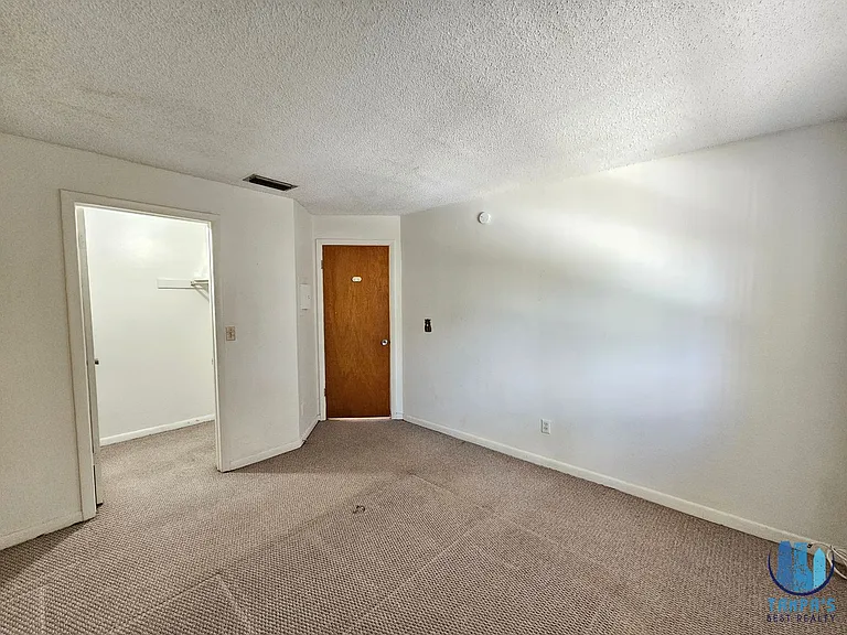 209 NW Jefferson Cir N — Photo 13