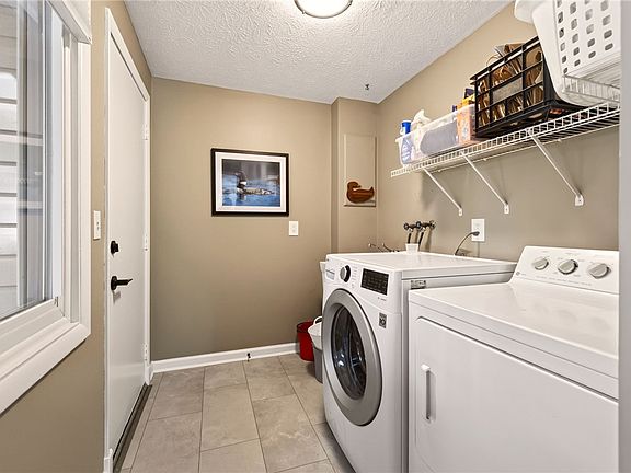 4th image of 4 Live Oak Ct