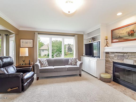 4th image of 2028 Meadowdale Dr NW