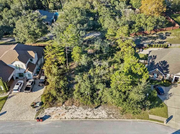 2747 Manor Cir, Gulf Breeze, FL 32563