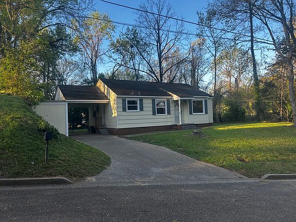 3rd image of 165 Cottage Row Dr