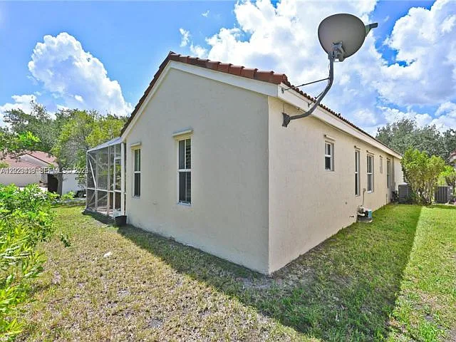889 Sand Creek Cir — Photo 4