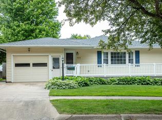 703 11th St, Grundy Center, IA 50638