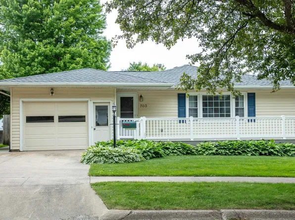 703 11th St, Grundy Center, IA 50638
