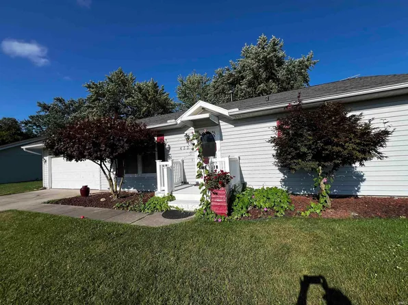 433 Jay St, Topeka, IN 46571