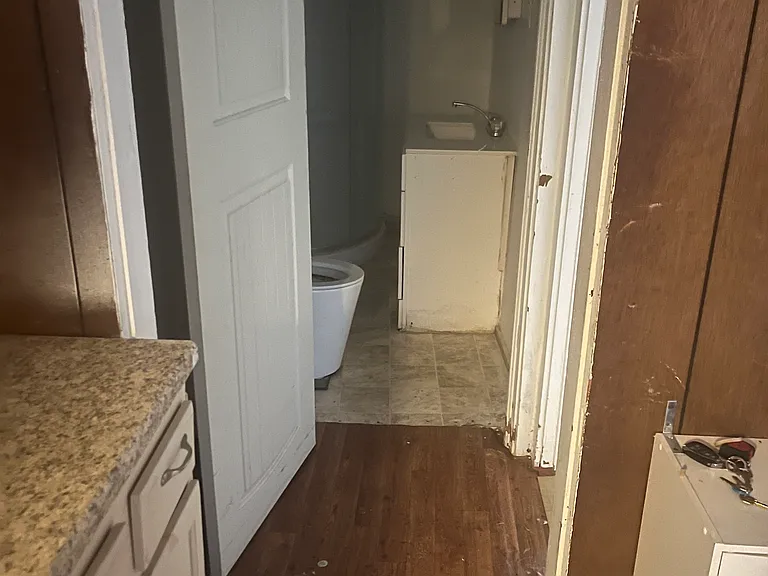 2720 S Elm St — Photo 11