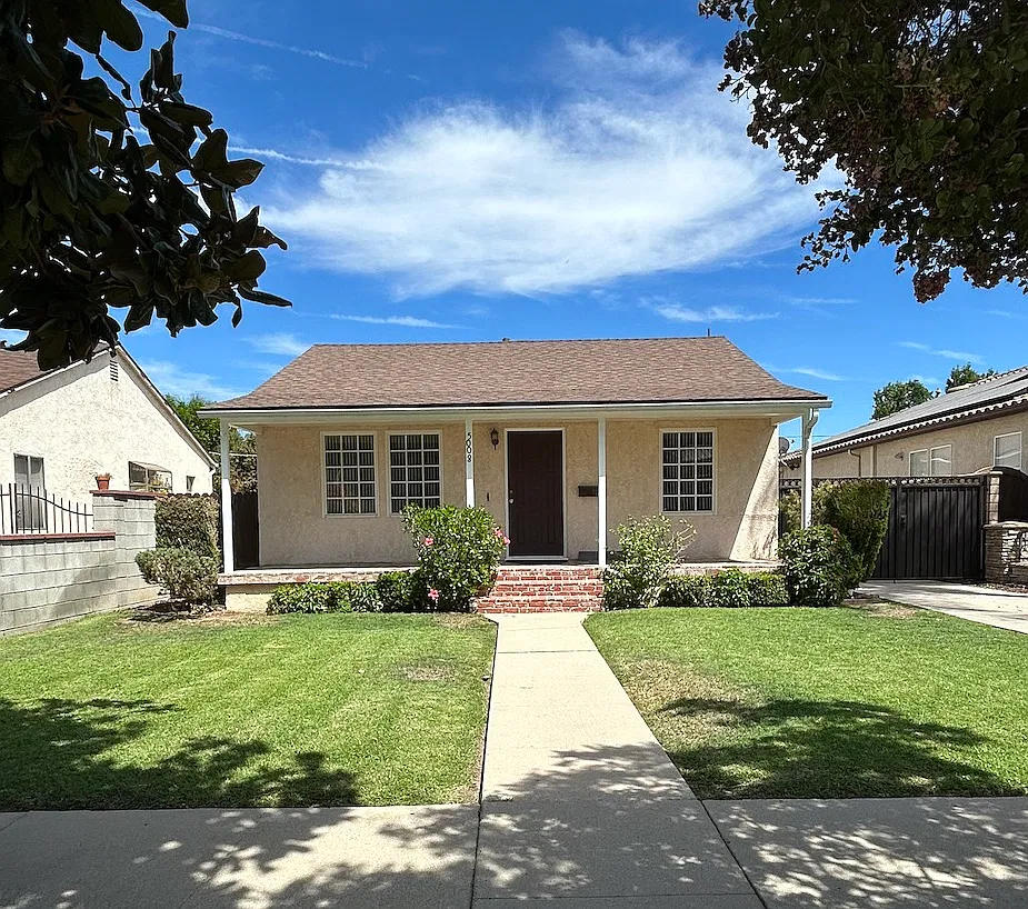 5008 Newcastle Avenue — Photo 1
