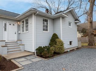 39 Seven Lakes Dr, Sloatsburg, NY 10974