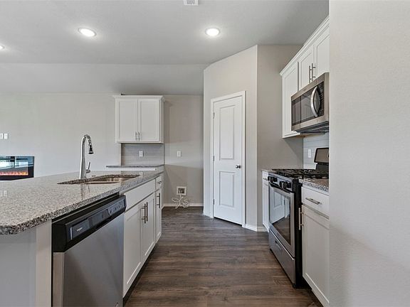 4th image of 909 W Sonoma St