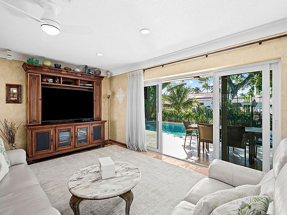 4th image of 2360 SE 8th Court