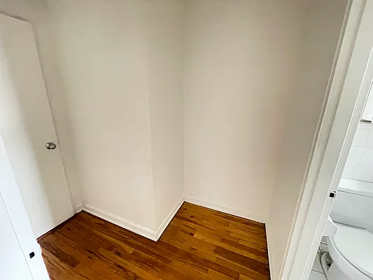 Rented by Queens Apartments Realty LLC | media 16