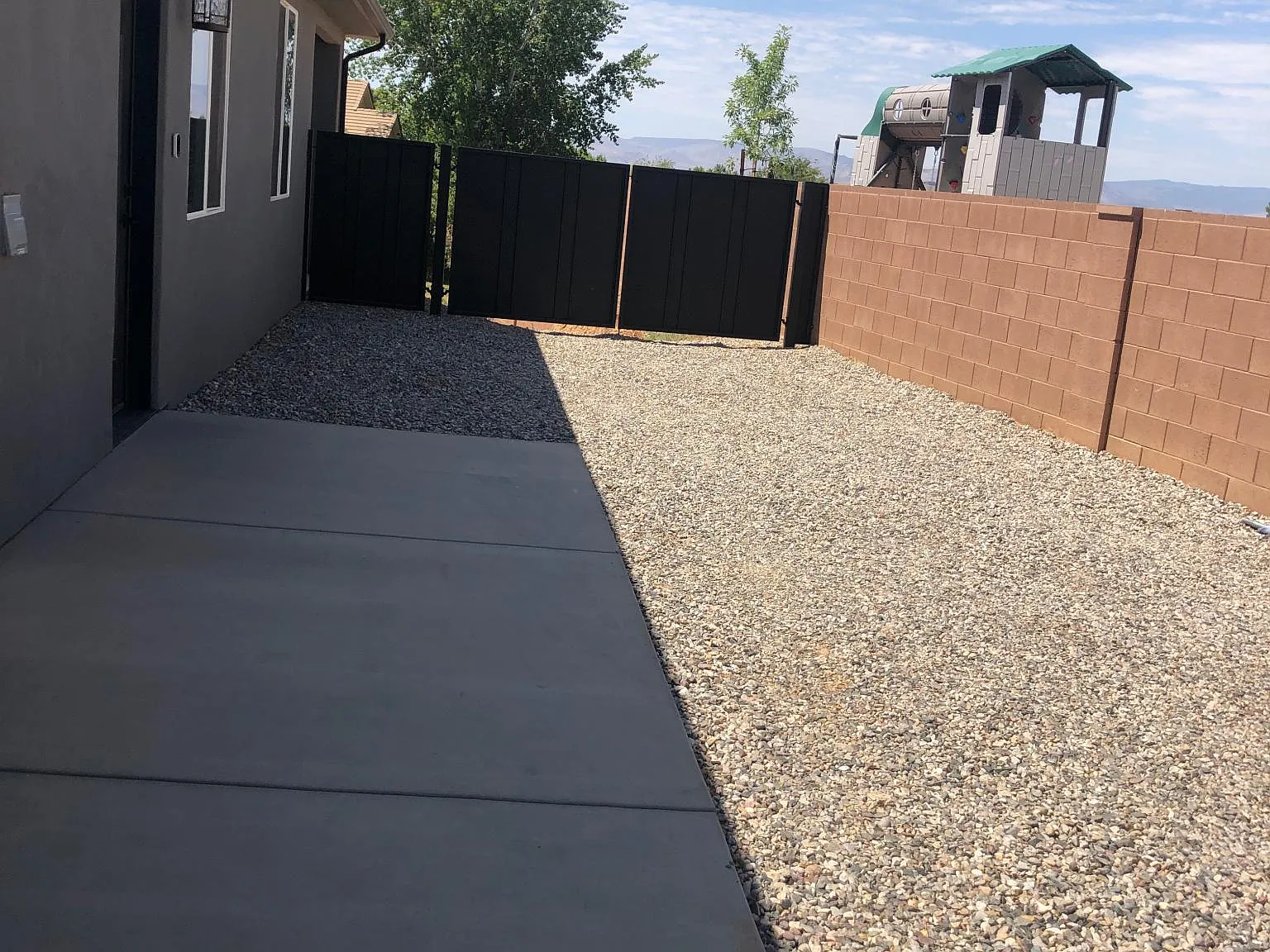 1142 E Majestic Court Dr — Photo 2
