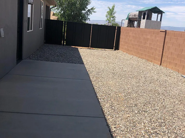 1142 E Majestic Court Dr — Photo 2