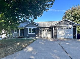 406 Lincoln St, Victor, IA 52347