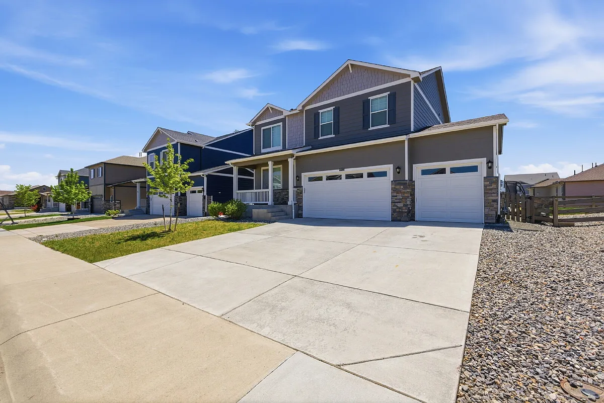 Building Photo - 45838 Red Tail Dr