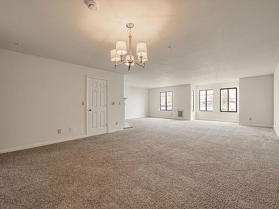 4th image of 3131 Vicente St APT 201