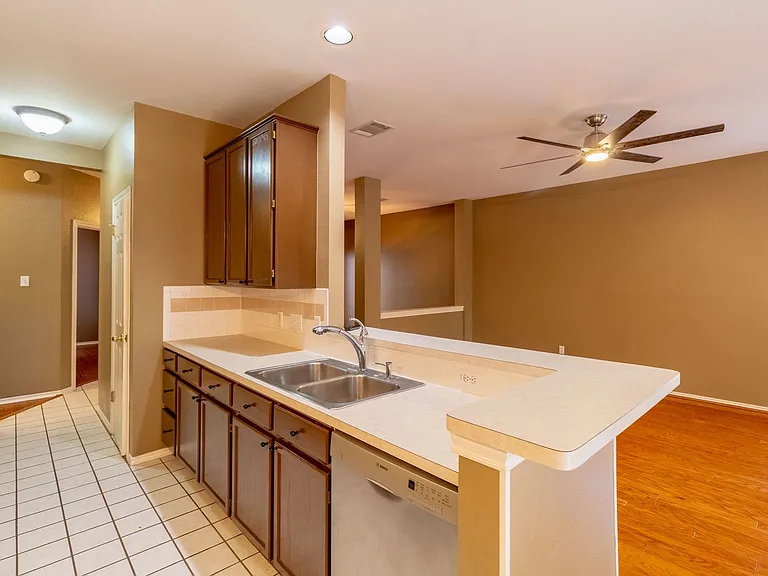 8209 Forest Heights Ln — Photo 11