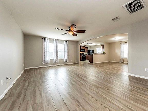 4th image of 9434 Emerald Green Dr