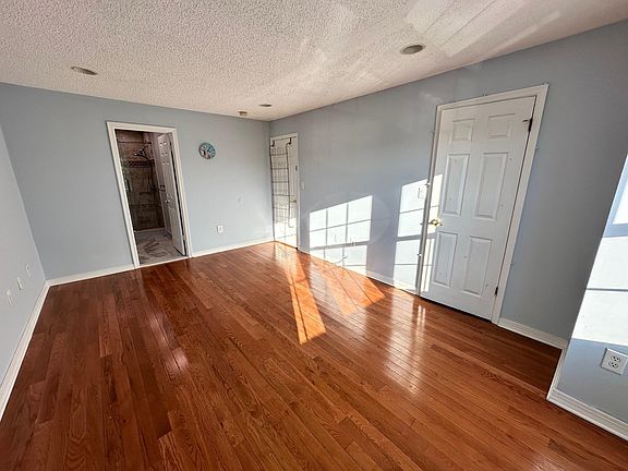 5th image of 127 Cherry St
