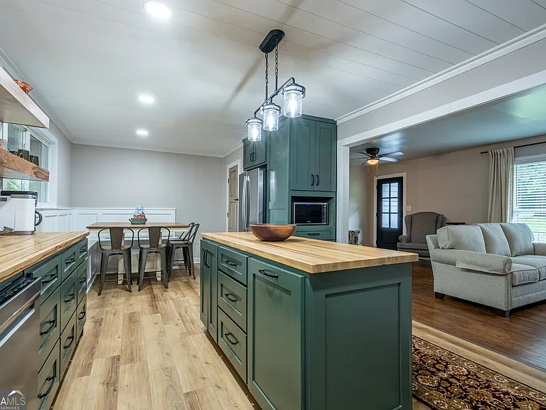 236 Pioneer Trl — Photo 3