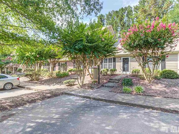3rd image of 4 Crystal Oaks Ct