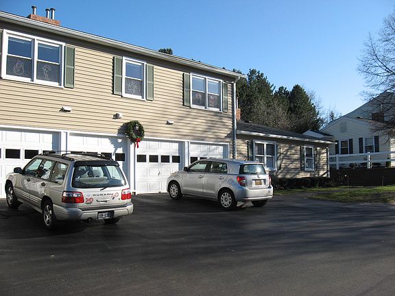 4th image of 20 Falcon Ln E
