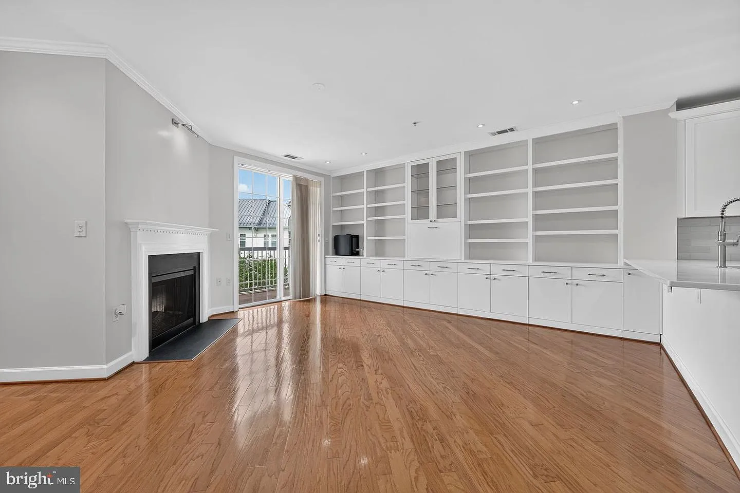 2 bed, 2.0 bath, 1034 sqft, $2,700 — Photo 3