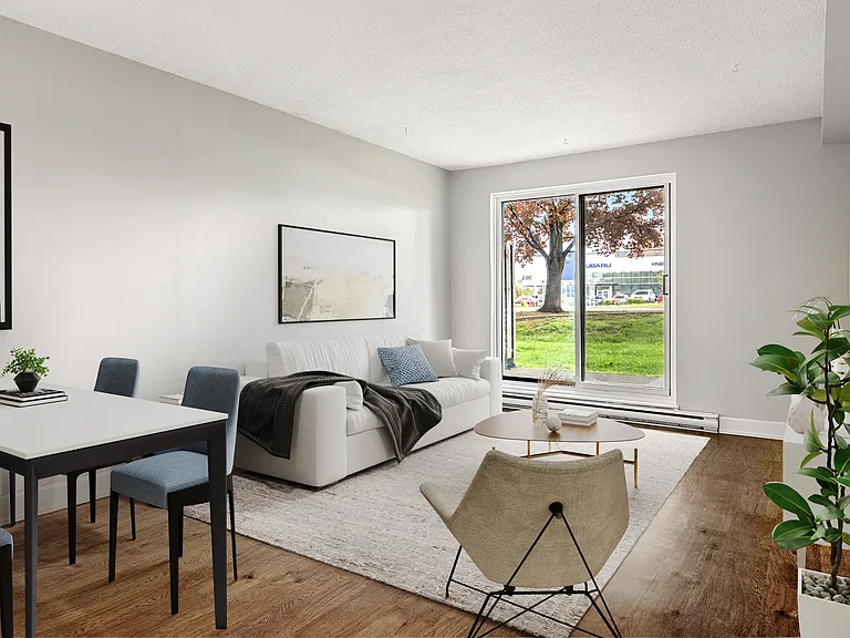286 Queen Mary Rd — Photo 1