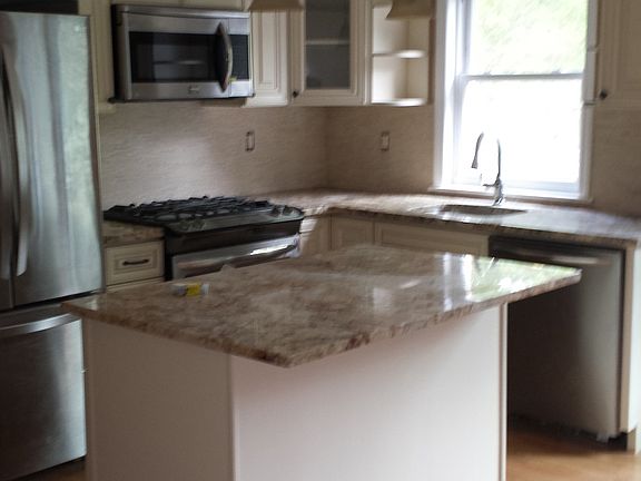2nd image of 2552 Mickle Ave