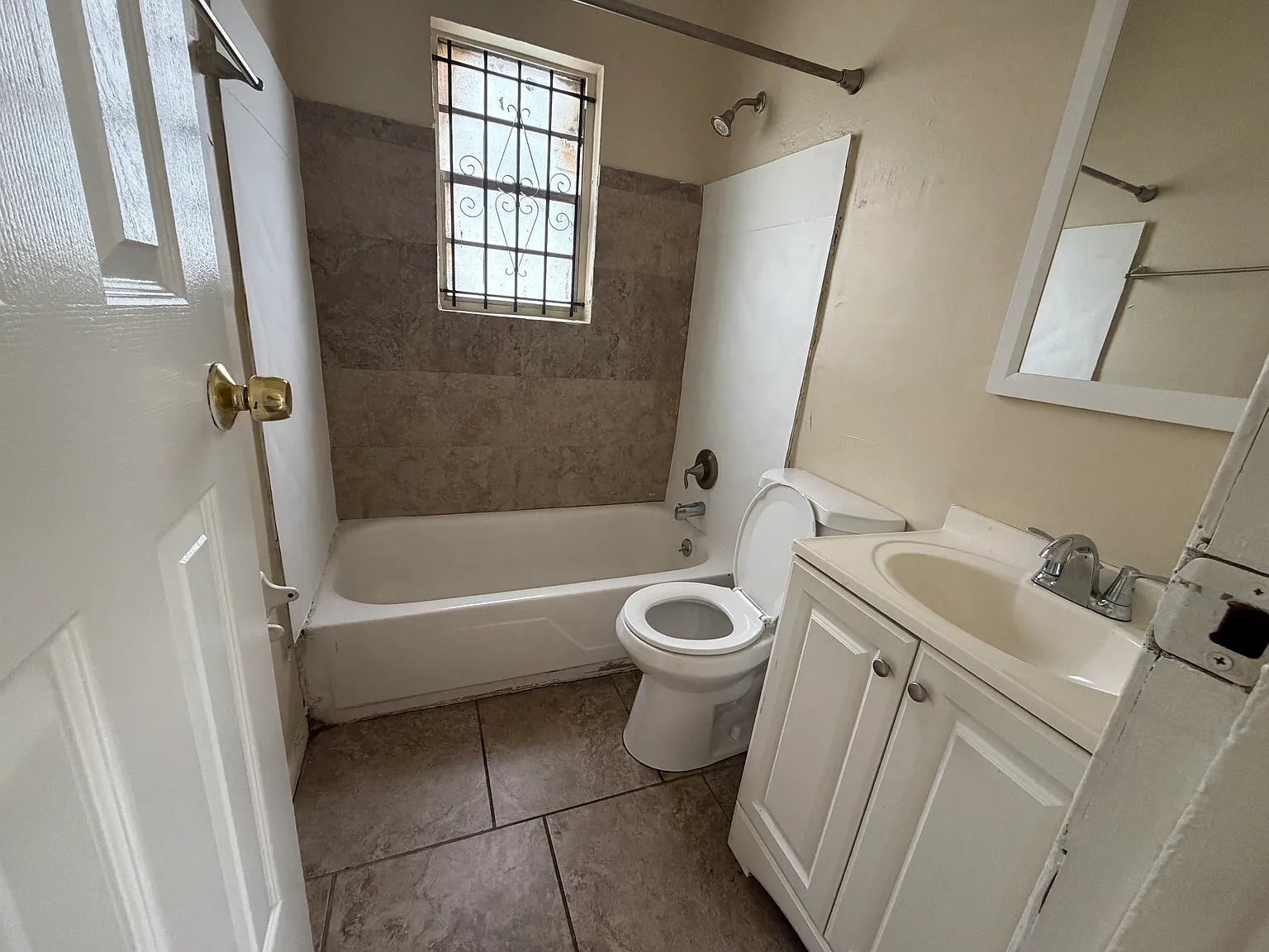 2 bed, 1300 sqft, $1,250 — Photo 3