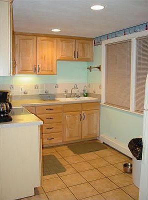 Expanded eat-in kitchen