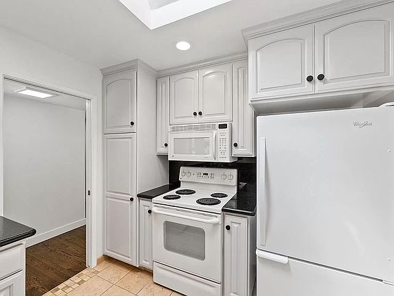 3rd image of 5257 Elmwood Dr
