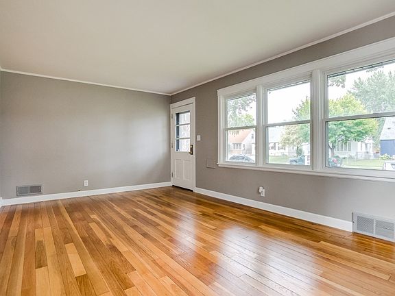 2nd image of 850 6th Ave S