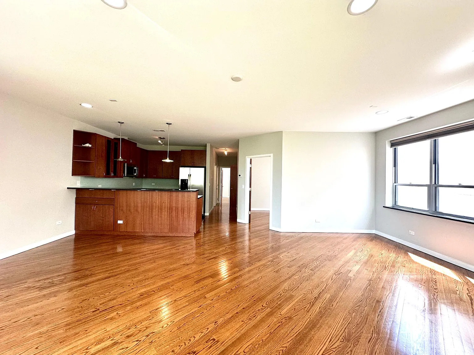 1635 W Cortland St — Photo 1